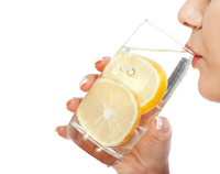 topla voda sa limunom